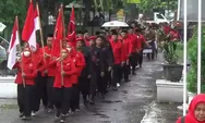 50 Bacaleg PDI Perjuangan Diarak Bersama Kuda Lumping dan Barongan ke KPU Kendal