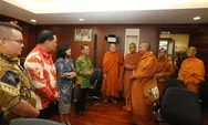 Tempuh Ribuan Kilometer dari Thailand, 31 Bhante Thudong Dilepas dari Jakarta