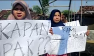 Dirugikan Banjir Rob, Puluhan Emak-Emak Pasirsari Kota Pekalongan Unjuk Rasa