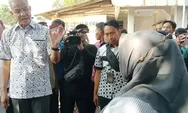 Ngaku di Hadapan Ganjar Pranowo Tak Terima Bansos, Kartu Keluarga Sejahtera milik Siti Rahayu Salah NIK