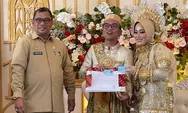 Resepsi Pernikahan, Ketua KONI Luwu Utara dan Istri Langsung Terima KTP dan KK Baru