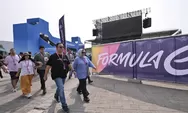 Anies Baswedan menikmati sensasi Formula E GP di Jakarta dengan mandiri
