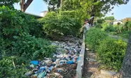 Penuh Sampah, Warga Keluhkan Saluran Tersumbat dan Kerap Banjir