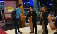 Sambut Kedatangan Tim Tango di Jakarta! Erick Thohir Kalungkan Kain dari Timor yang Mengejutkan