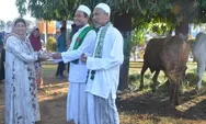 Idul Adha 2023, Pj Bupati Batang Serahkan Hewan Kurban Seekor Sapi kepada Takmir Masjid Agung Darul Muttaqin