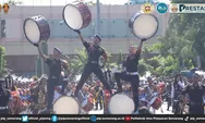 Drumband PIP Semarang Curi Perhatian di Kirab Kebangsaan Hari Bhayangkara ke-77
