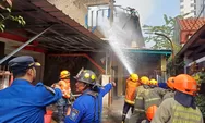Kebakaran Hanguskan Sebuah Rumah di Sekelimus Barat Bandung