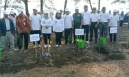 Kendalikan Abrasi di Pantai Sigandu, Pj Bupati Batang Tanam Ribuan Bibit Mangrove