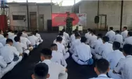 Edukasi Wawasan Kebangsaan dan Baris Berbaris, Babinsa dan SMA Muhammadiyah 4 Kota Depok Bersinergi dalam MPLS