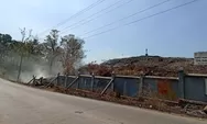 Cuaca Terik, Tumpukan Sampah di TPA Darupono Kembali Terbakar