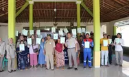 Kantor Pertanahan Batang Serahkan 30 Sertifikat Program PTSL Desa Pucanggading