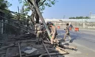 Demi Proyek Jembatan Tol Kaligawe, Satpol PP Semarang Bongkar Puluhan Kios Liar di Genuk