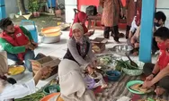 Dapur Umum Dibuka, Korban Banjir Batang Dapat Jatah Makan Gratis