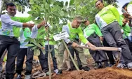 Pemkot Bogor dan Aktivis Tanam 800 Pohon