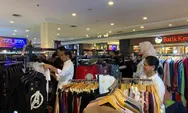 Sambut Ramadan, Jokowi Belanja di Mall