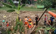 Gunungan Sampah Bambu Sungai Cikeas Diangkat Tim Gabungan