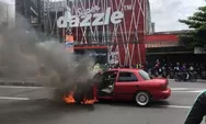 Mobil Sedan Terbakar di Jalan Kaliurang KM 5