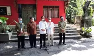 Jokowi dan Sultan Pantau Vaksinasi Seniman di PSBK Bantul