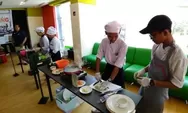 Pelajar SMK Berlomba Memasak dengan Bahan Minim