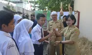 Kurangi Sampah Plastik, SMPN 30 Semarang Kemas Daging Kurban Pakai Kreneng