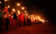 Kampung Jawi Gelar Upacara Unik dengan Seribu Obor