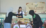 Mahasiswa KKN Unnes Inisiasi Pasar Kreasi Desa Randugunting