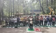 Harap Gunung Tangkuban Parahu Normal, Pedagang Salat Hajat Berjamaah