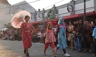 Batik on The Street Tarik Ratusan Pengunjung di Kota Lama