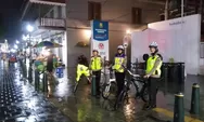 Polwan Bersepeda Patroli di Car Free Night Kota Lama Semarang