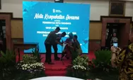 353 Siswa Putus Sekolah Diterima Magang, Wali Kota Risma Sujud Syukur dalam Menangis