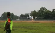 Pesawat Mendarat di Bandara Ngloram Blora Jadi Tontonan Warga