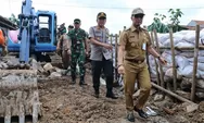 Kunjungi Tanggul Jebol, Plt Bupati Kudus Apresiasi Kesigapan Warga