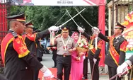 Tradisi Pedang Pora Warnai Pisah Sambut Kapolres Tegal