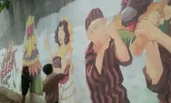 Mahasiswa KKN Unnes Kenalkan Nyadran Kali Lewat Seni Mural di Desa Kandri