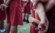 Aduh! Siswa SD di Sukabumi Tawuran Bawa Sejata Tajam