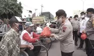 Polda Jateng Bagi-bagi Ratusan Paket Sembako di Batang