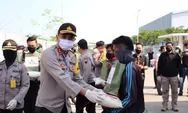 Peduli Buruh, Polres Kendal Bagikan Sembako