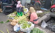 Harga Naik, Warga Kota Semarang Tetap Buru Selongsong Ketupat