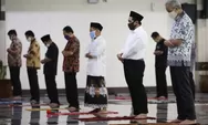 Ganjar Salat Jumat Pertama Selama Pandemi Covid-19 di Gedung Gradhika