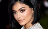 Kylie Jenner Makan Mi Instan Pakai Telur, Begini Komentar Kocak Warganet
