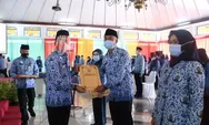 6 Bulan Tertunda, Bupati Wihaji Akhirnya Serahkan SK PNS Batang