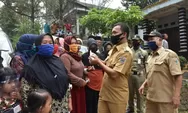 Tilik Warga, Bupati Batang Bagi Masker dan Sosialisasi 4M
