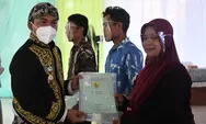 Bupati Wihaji Serahkan Sertifikat Program PTSL