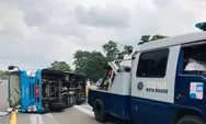 Ya Allah, Bus Angkut Pasien Covid-19 Terguling di Tol Jagorawi