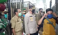 Kapolres Batang Pimpin Pembagian Masker di Sejumlah Pasar Kota Batang