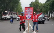 Serukan Kompetisi Kembali Bergulir, Dua Warga Pasoepati Gelar Aksi di Gladag