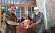 Bertemu Rudy, Habib Hasan Berikan Blangkon sebagai Ucapan Terima Kasih