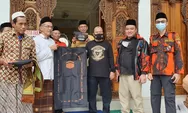 Jaga Kebersihan dan Cegah Covid 19, PP Kendal Bagikan Sajadah