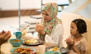 Perhatikan, 4 Hal Dilakukan dalam Ajarkan Anak Puasa