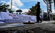 Gelar Aksi Teatrikal, Jaringan Perempuan dan Anak Tuntut Anggota Komisi Informasi Jateng Dipecat karena KDRT